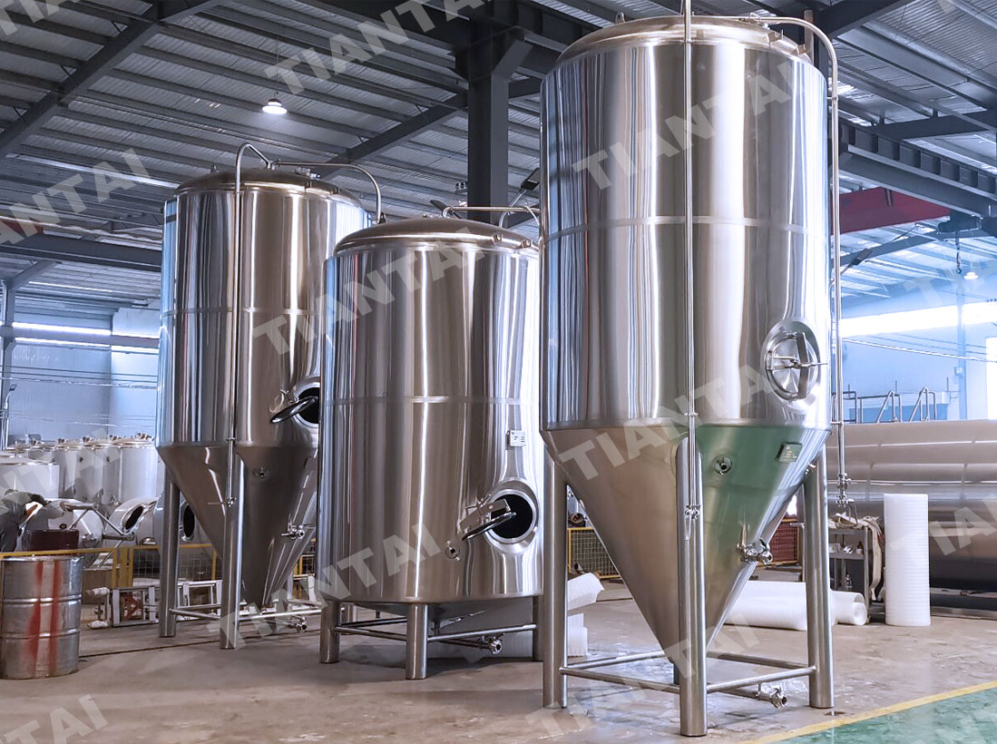 <b>Typical 3000L Four Vessel PLC Automatic Beer Brewing System</b>